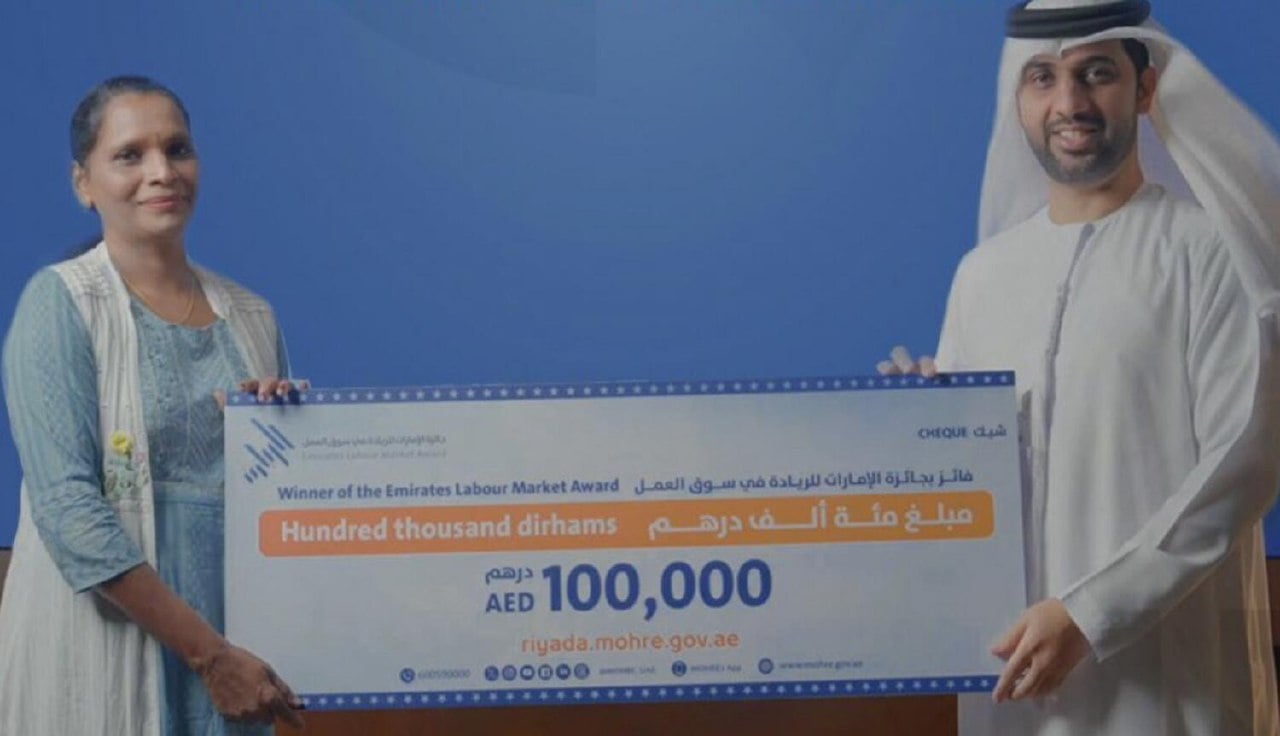 UAE: சிறந்த துப்புரவு பணியாளருக்கான விருதில் முதலிடம் பிடித்த இந்தியப் பெண்.. 100,000 திர்ஹம்ஸ் வெகுமதியுடன் பரிசுகளை வழங்கி கௌரவித்த அபுதாபி..!!