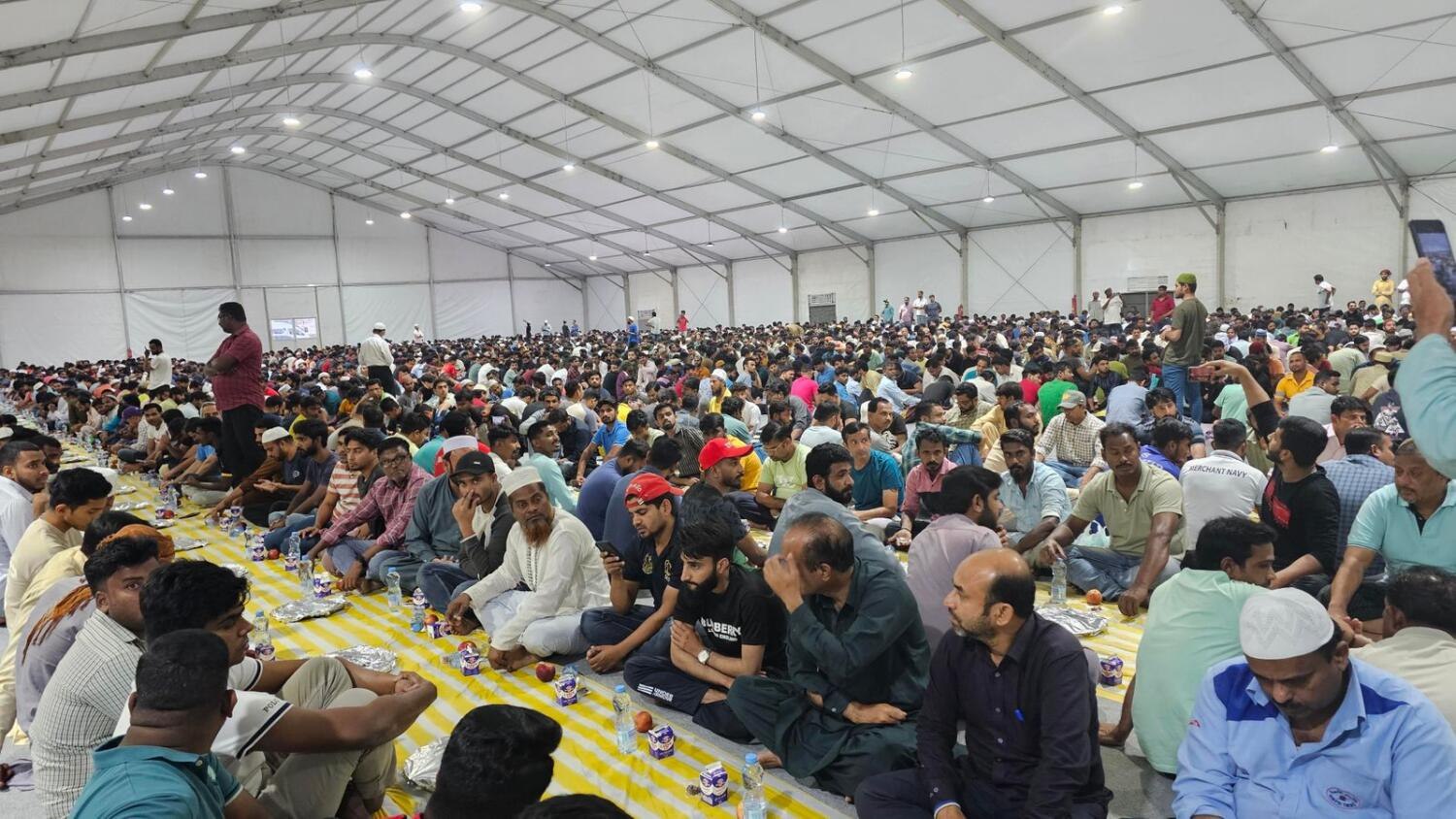 UAE: ரமலான் மாதத்தில் தினமும் 71 இடங்களில் 35,300 பேருக்கு இஃப்தார் உணவுகளை விநியோகம் செய்யும் அமைப்பு..!!
