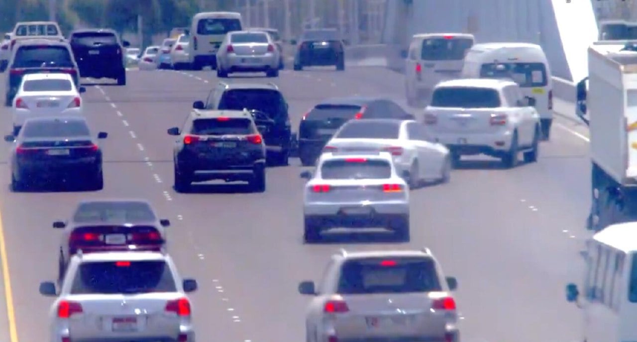 UAE: சாலையின் நடுவில் வாகனம் திடீரென்று பழுதடைந்து நின்றால் என்ன செய்வது?? ஓட்டுநர்கள் பின்பற்ற வேண்டிய 8 பாதுகாப்பு குறிப்புகள்….