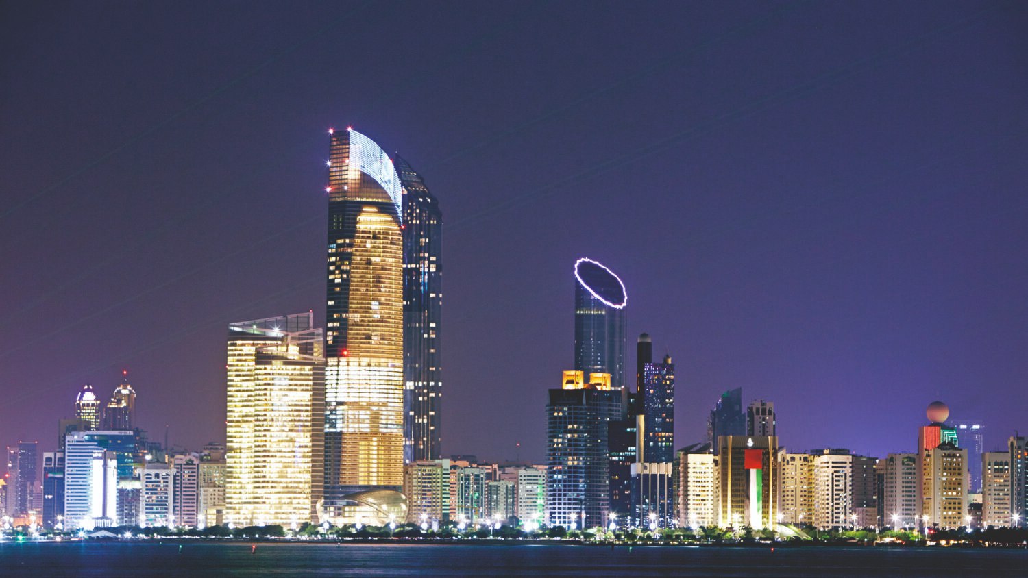 UAE: இரவில் தனியாக நடக்கும்போது பாதுகாப்பாக உணர்வதாக 93% மக்கள் கருத்து..!! DCDயின் கணக்கெடுப்பில் வெளியான முடிவுகள்…!!