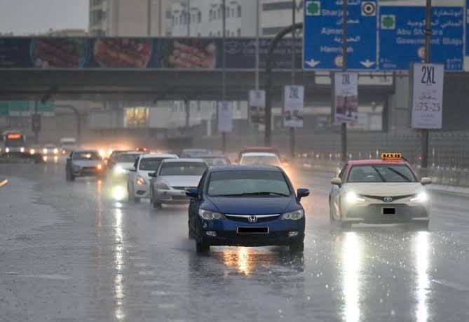 UAE: அடுத்த இரு நாட்களுக்கு மோசமாகும் வானிலை.. அரசு, தனியார் ஊழியர்களை வீட்டிலிருந்து வேலை செய்ய பேரிடர் மேலாண்மை ஆணையம் பரிந்துரை..