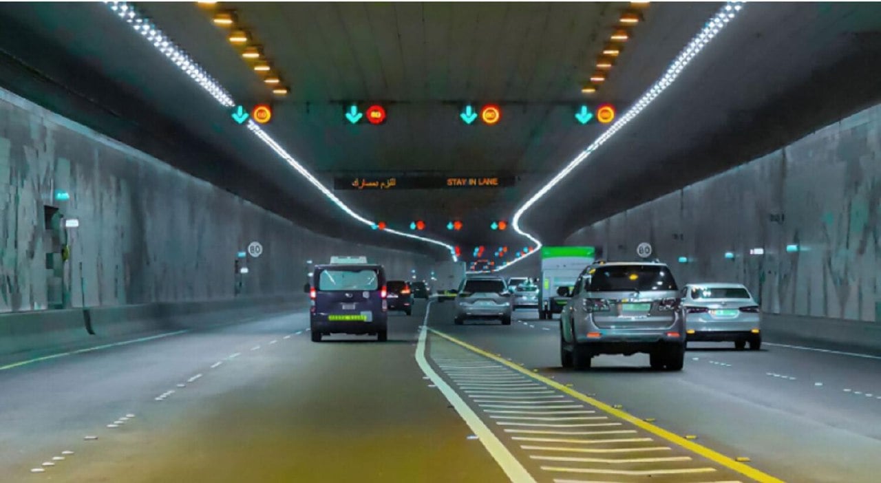 UAE: ஷேக் சையத் சுரங்கப்பாதையில் லைட்டிங் சிஸ்டம் மாற்றியமைப்பு..!! 5071 புதிய LED விளக்குகள் பொருத்தம்..!!