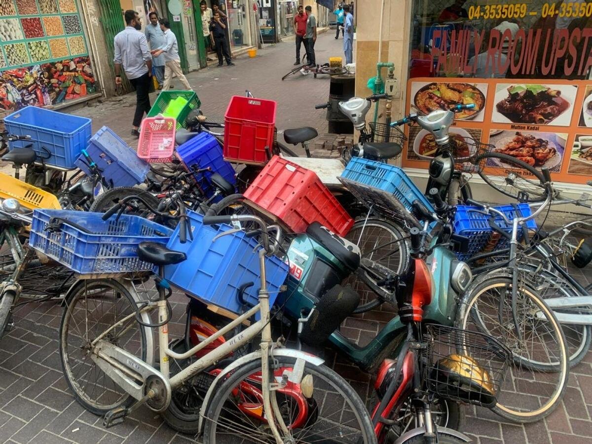 துபாய் போலீஸின் அதிரடி பிரச்சாரம்.. 1800 இ-ஸ்கூட்டர்கள் மற்றும் சைக்கிள்கள் பறிமுதல்.. அபராதமும் விதிப்பு..!!