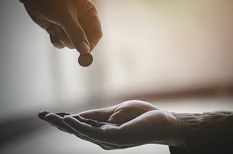 அமீரகத்தில் பிச்சை எடுத்தால் 1 இலட்சம் திர்ஹம்ஸ் வரை அபராதம்.. அதிகாரிகள் எச்சரிக்கை