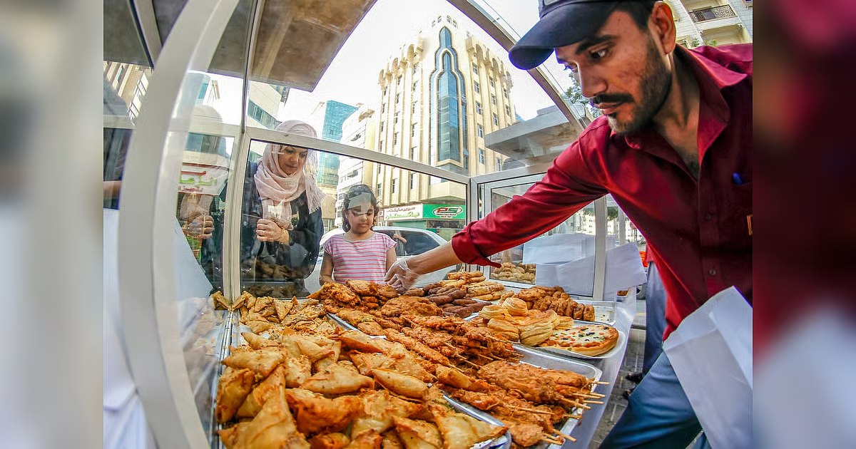 UAE: ரமலான் முழுவதும் உணவு தயாரிக்கவும் காட்சிப்படுத்தவும் உணவகங்கள் அனுமதி பெறுவது கட்டாயம்..!! ஷார்ஜா முனிசிபாலிட்டி அறிவிப்பு..!!