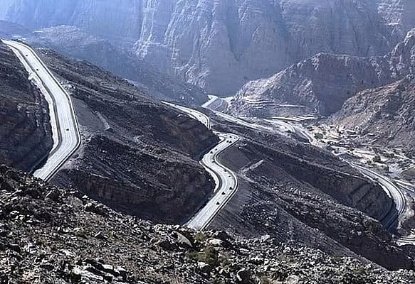 ஜெபல் ஜெய்ஸ் மலைக்கு விதிக்கப்பட்டிருந்த நுழைவுக் கட்டுப்பாடுகள் நீக்கம்.!! இனி முன் அனுமதி தேவையில்லை!!