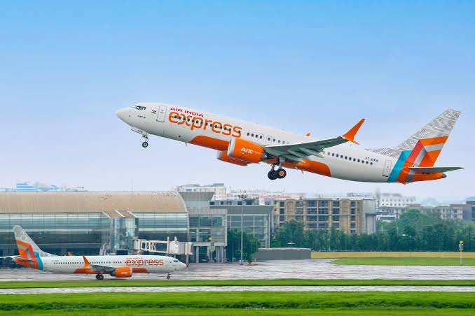 UAE: பயணம் ரத்தானவர்கள் எந்த ஏர்போர்ட்டிலும் கட்டணமில்லாமல் ‘மறு முன்பதிவு’ செய்யலாம்.!! ஏர் இந்தியா எக்ஸ்பிரஸ் அறிவிப்பு.!!