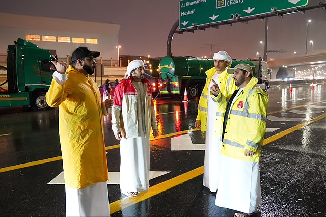 துபாயின் முக்கிய சாலைகள் 100% இயல்பு நிலைக்கு திரும்பியதாக RTA அறிவிப்பு..!!