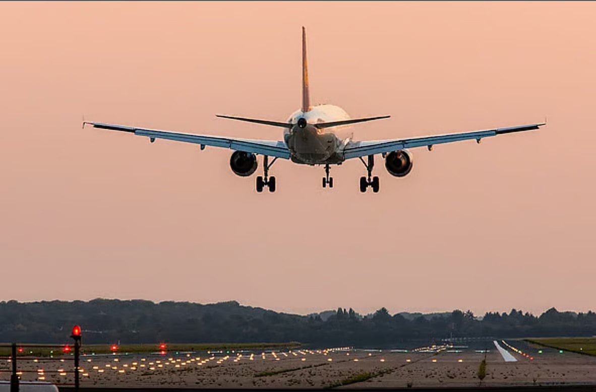 விமான சேவை பாதிப்பு: 7,000 திர்ஹம்ஸ் வரை உயர்ந்த விமான கட்டணம்.. சார்ட்டர் விமானங்களில் இந்தியா திரும்பும் பயணிகள்..!!