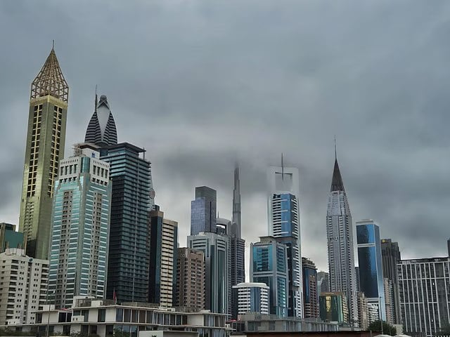 அமீரகம் முழுவதும் பெய்து வரும் பலத்த மழை: 2024 ஏப்ரலில் பெய்த மழையை போல் இருக்குமா..??