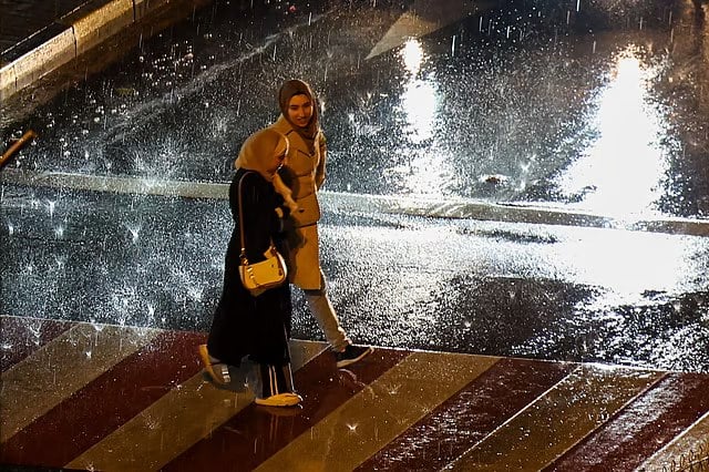 அமீரகம் முழுவதும் இடியுடன் கூடிய நிலையற்ற வானிலை தொடரும்.. வாரயிறுதியிலும் மழை பெய்ய வாய்ப்புள்ளதாக தகவல்!!