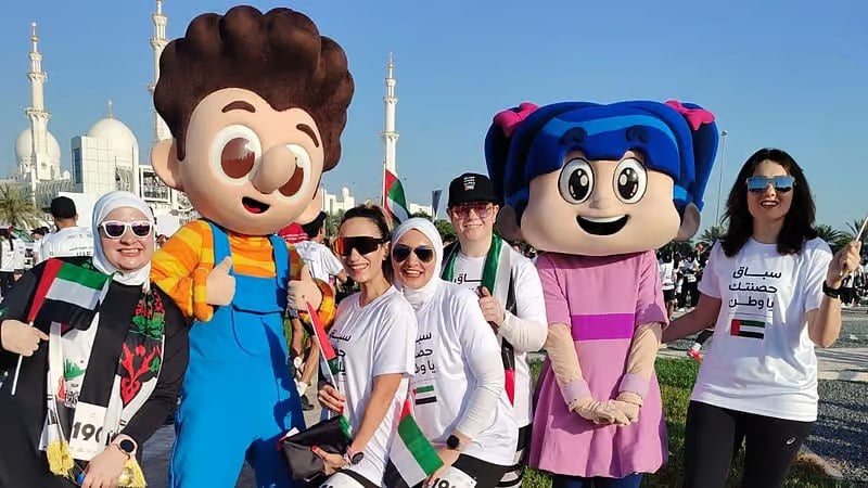 25,000 பேர் பங்கேற்ற ‘Run for the Nation’ நிகழ்வு: அபுதாபி வானில் ஐக்கிய அரபு அமீரகக் கொடியை வரைந்த போர் விமானங்கள்!!