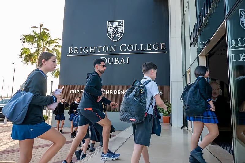 நேரடி வகுப்புகளுக்குத் திரும்பிய அமீரகப் பள்ளி மாணவர்கள்: விரிவான பாதுகாப்பு நடவடிக்கைகளுடன் மீண்டும் திறக்கப்பட்டுள்ள பள்ளிகள்!!