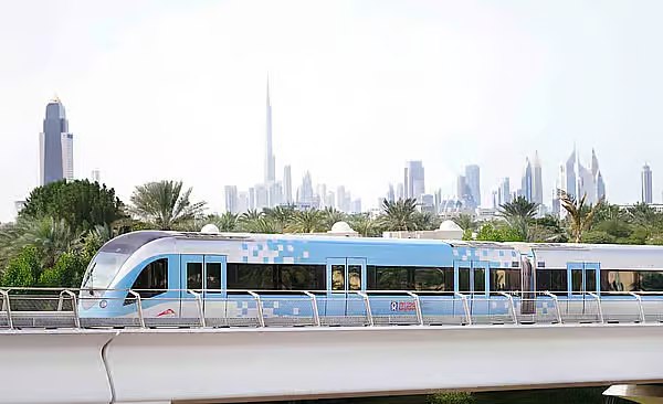 துபாயில் வரவிருக்கும் ஏர்போர்ட் எக்ஸ்பிரஸ் பாதைத் திட்டம்: DXB மற்றும் DWC விமான நிலையங்களை 5 புதிய மெட்ரோ நிலையங்கள் இணைக்கும் என RTA தகவல்!!