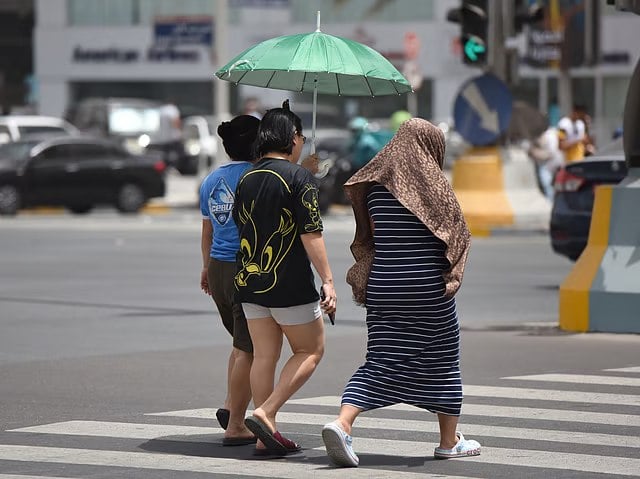 அமீரகத்தில் வெப்பநிலை 48°C வரை உயரும்: பலத்த காற்றுடன் புழுதிப் புயல் வீசும் எனவும் அறிவிப்பு!!
